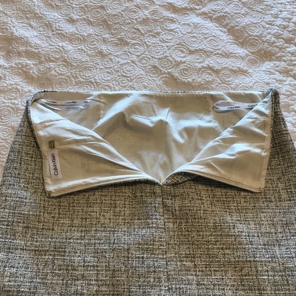 Beautiful Calvin Klein black, gray, black & white lined tweed midi skirt (12) - Picture 8 of 15